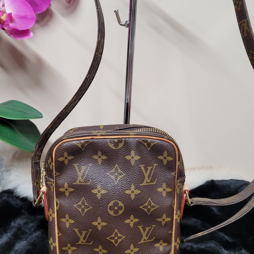 LV Amazon - Picture 2 of 16